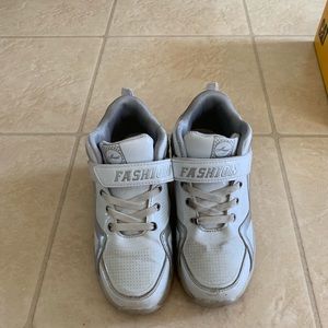 Girl’s roller shoes